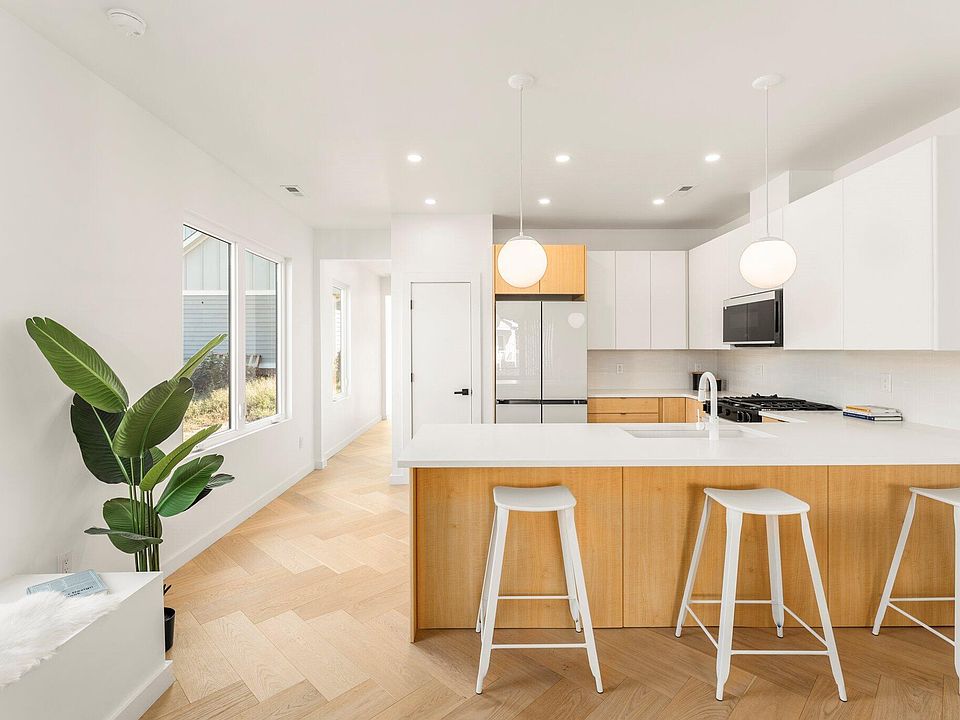 1st image of 409 Alston St #101