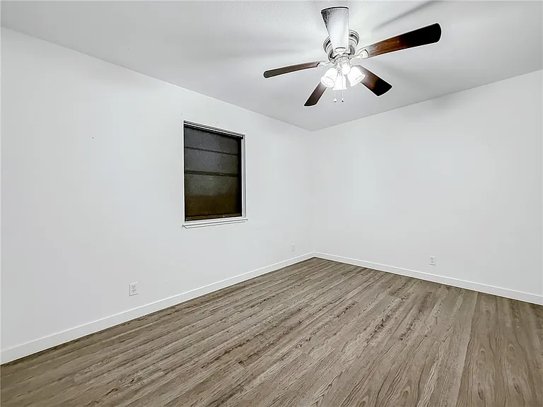 302 Easy St #B — Photo 15