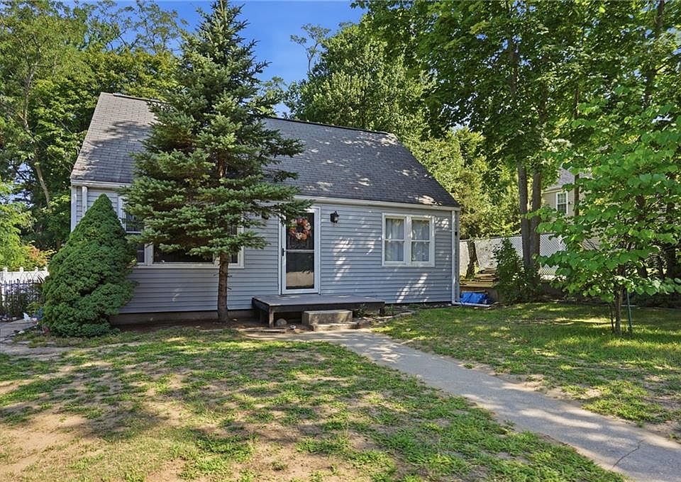 1st image of 7 Dexter St