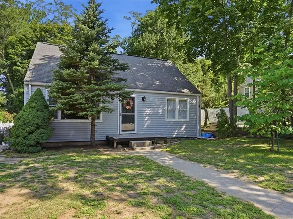 7 Dexter St, Coventry, RI 02816