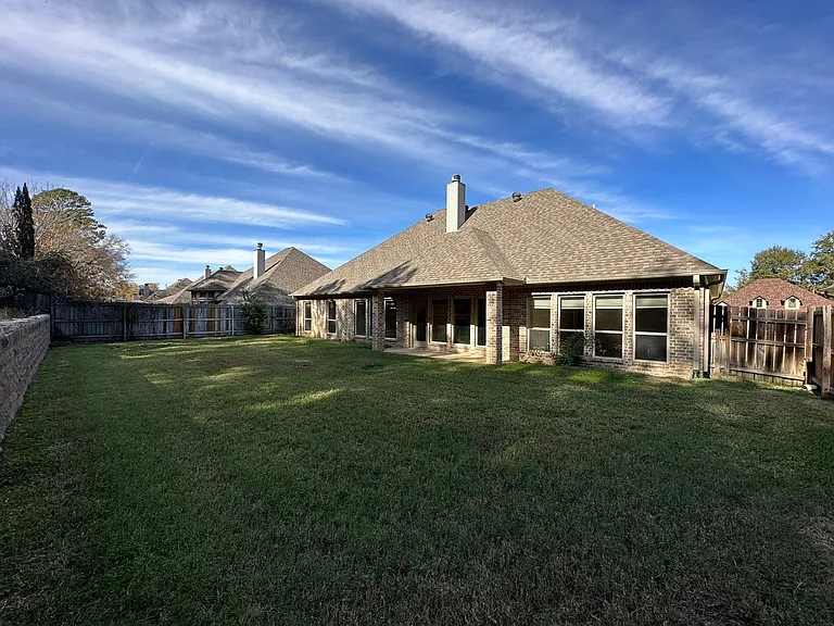 626 Huntwick Ln — Photo 28