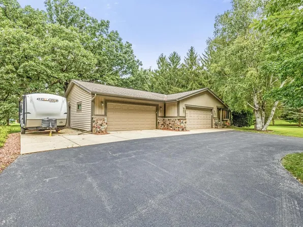 403 Bron Derw DRIVE, Wales, WI 53183