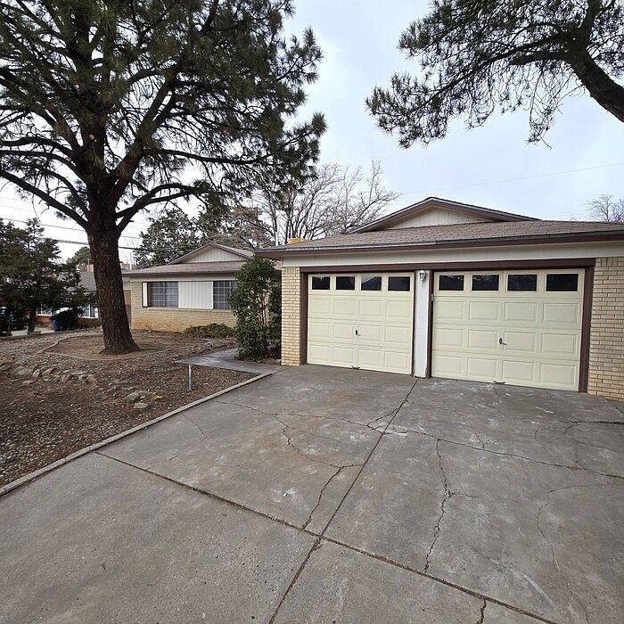 1st image of 11617 Versailles Ave NE