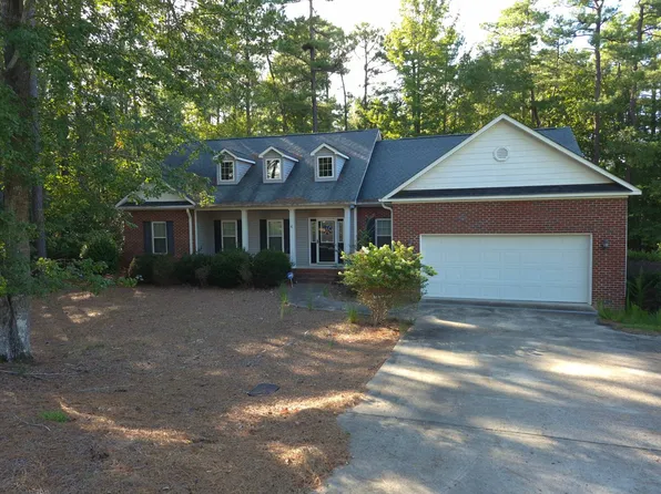 4 Raintree Ct, Pinehurst, NC 28374