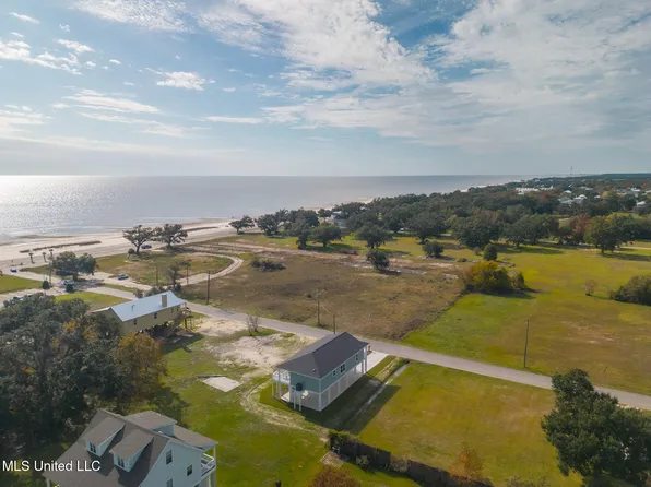 421 S Girard Ave, Long Beach, MS 39560