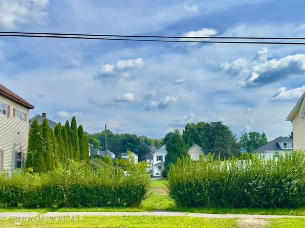 148 Boulevard Ave, Throop, PA 18512