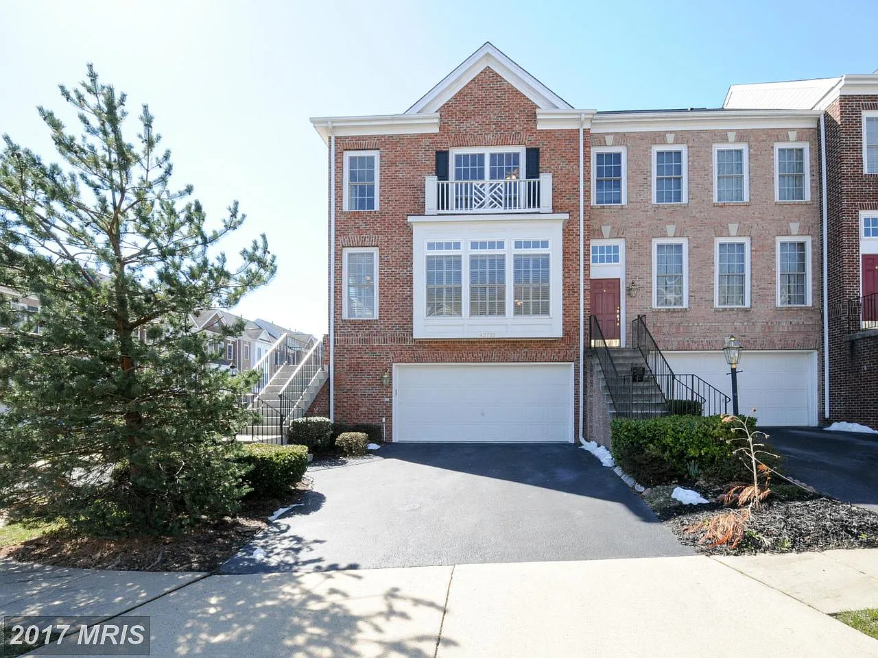 42755 Falls View Sq photo 1