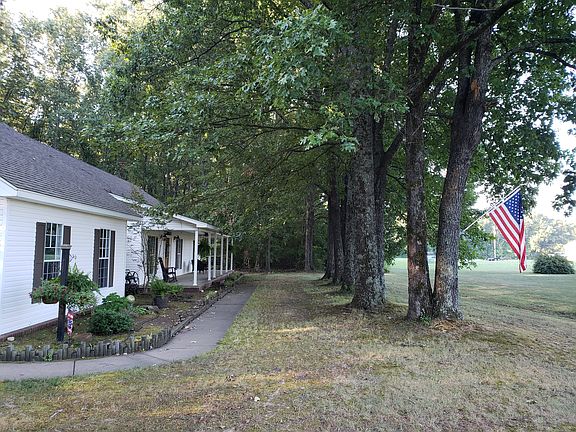 4th image of 15 Patrick Ln E