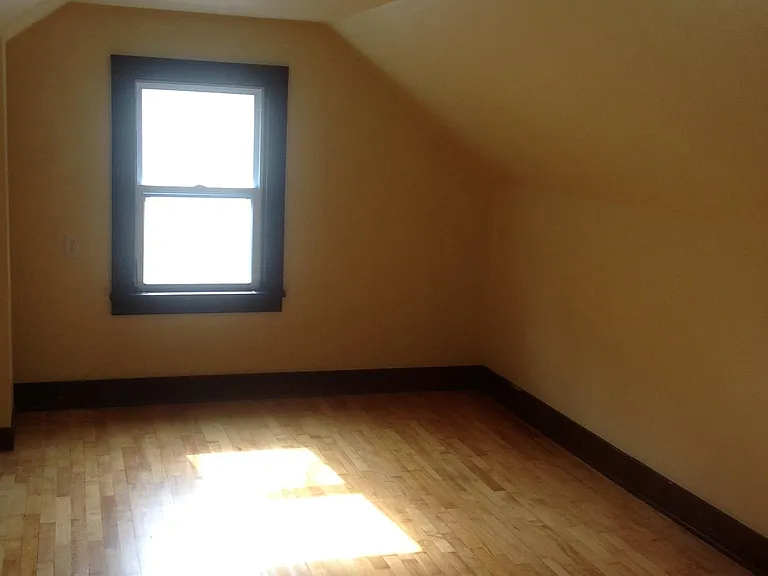 1118 W Summer St — Photo 12