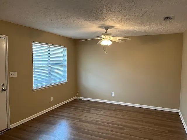 Living Area - 204 Flores Ln #B