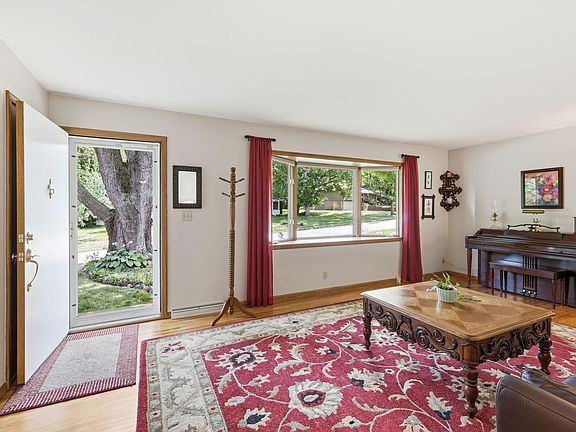 4th image of 5356 Holiday Rd