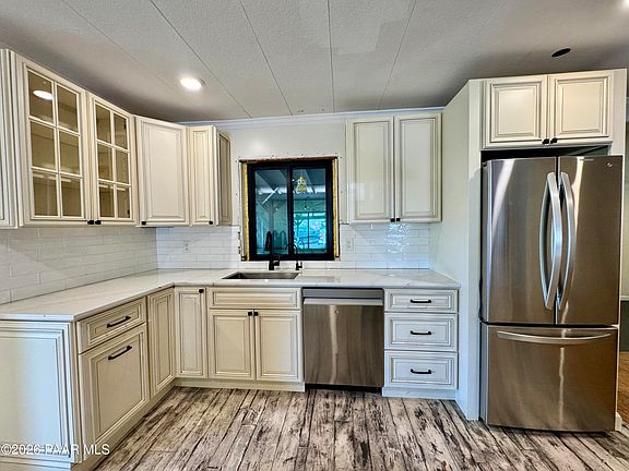 4th image of 703 E Hueco Way
