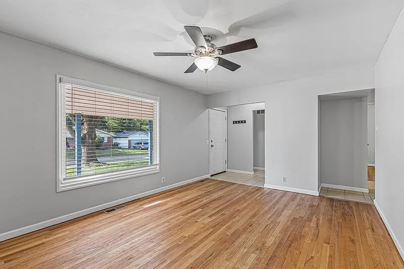 3 bed, 2.0 bath, 1700 sqft, $1,900 — Photo 4