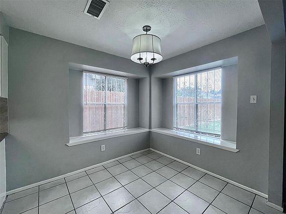 5th image of 10135 Fernstone Ln