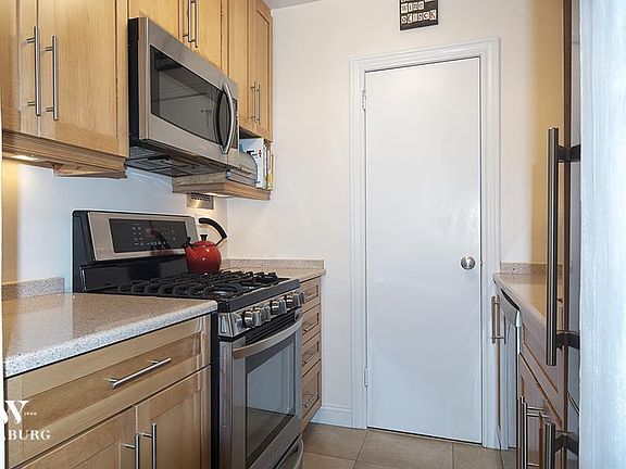 3rd image of 10 E End Ave APT 7A
