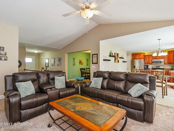 3rd image of 230 High Point Cir N