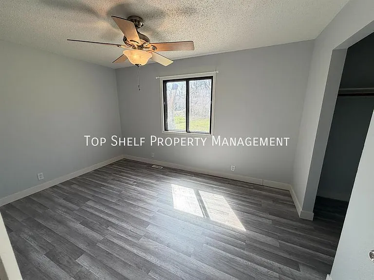 1627 E Glenwood Dr — Photo 2