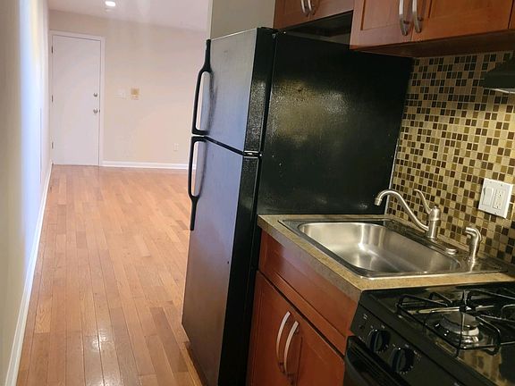 3rd image of 1541 S 13th St APT 1R