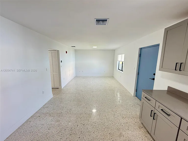 180 NE 57th St #14 — Photo 4