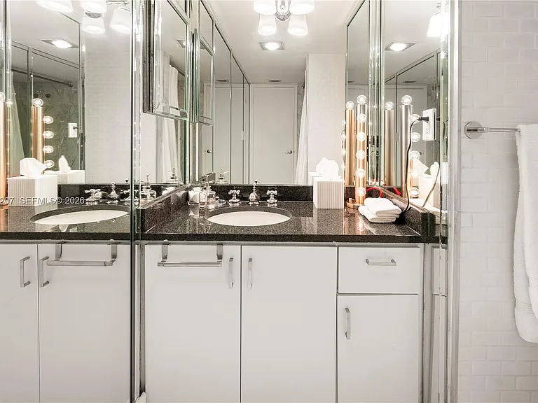 2555 Collins Ave #2014 — Photo 39