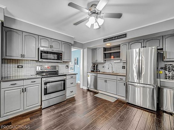 3rd image of 533 N Ashbury Ave