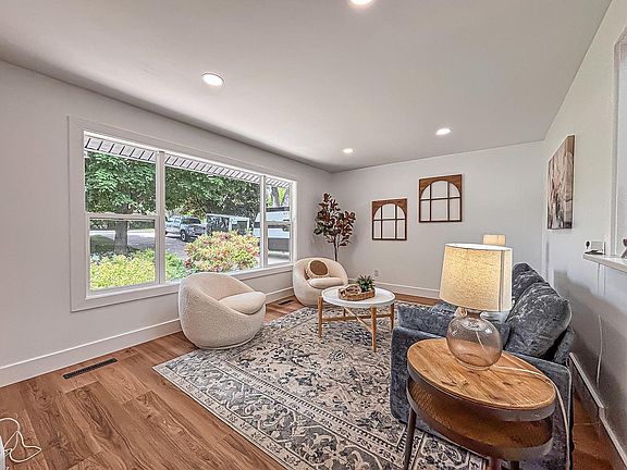 4th image of W309S10340 Knoll COURT