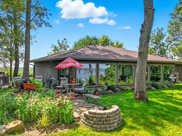 7846 E Ave, Wapello, IA 52653