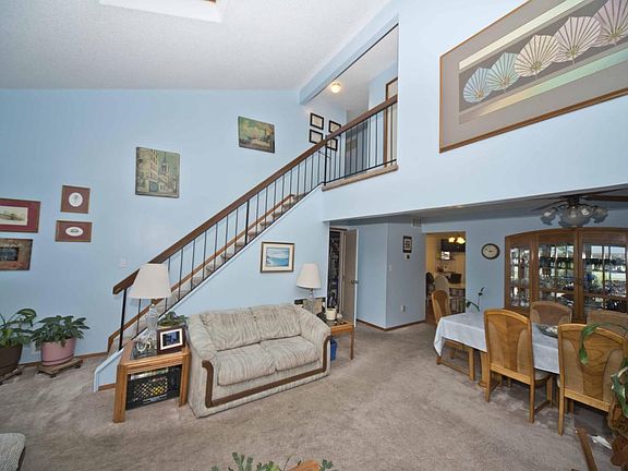 2nd image of 826 Pioneer Dr