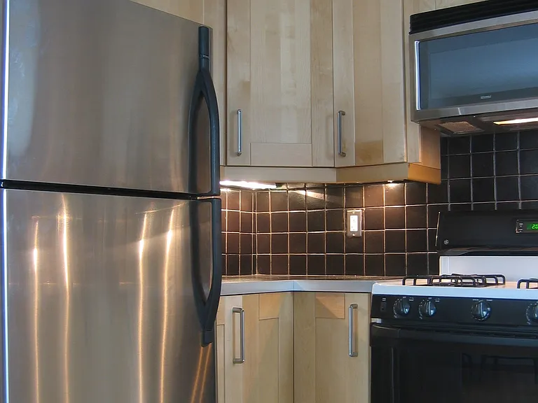 22 Eastburn St — Photo 2