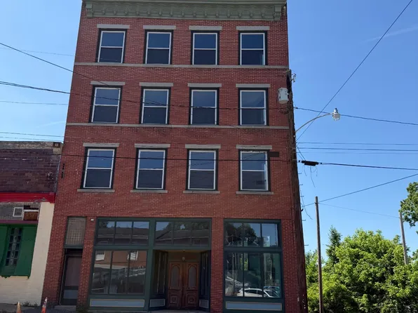 8 Columbia St, West Union, WV 26456