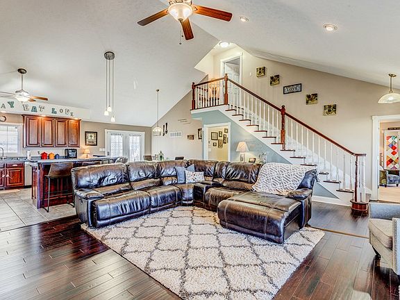 2nd image of 5267 Hillview Dr