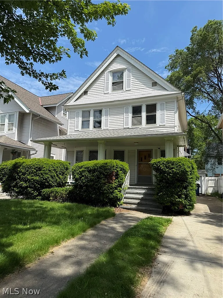 3 bed, 1.5 bath, $1,300 — Photo 1