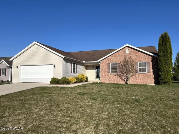 1802 Rosewood Dr, Wapakoneta, OH 45895