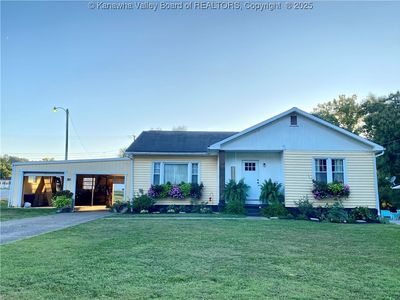 208 Cedar Lakes Dr, Ripley, WV, 25271