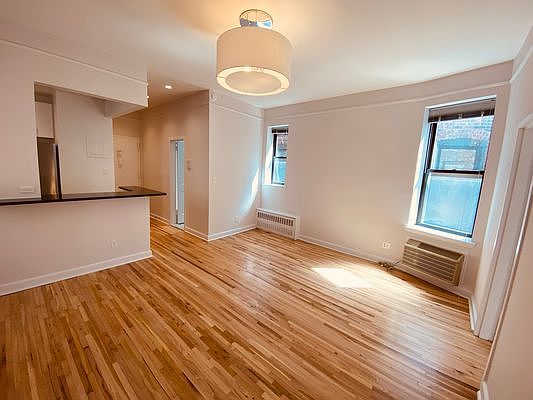 3rd image of 646 Amsterdam Ave APT 5B