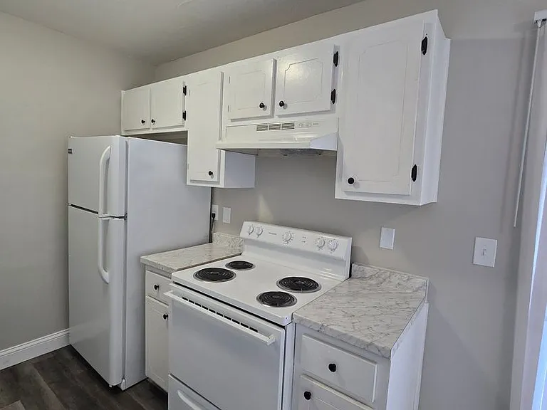 3231 N Talbot Ave — Photo 3