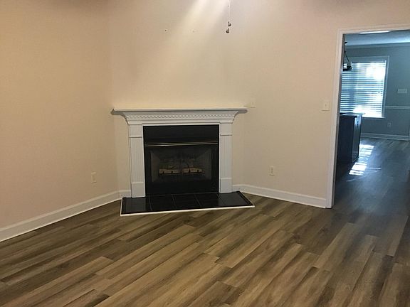 Living room w/ propane fireplace