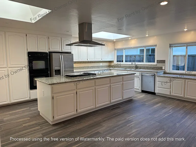 127 Getchell St — Photo 3
