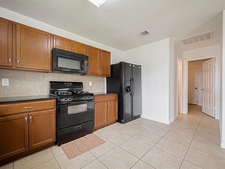 18334 Fair Grange Ln — Photo 21