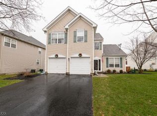 67 Saxton Dr, Hackettstown, NJ 07840