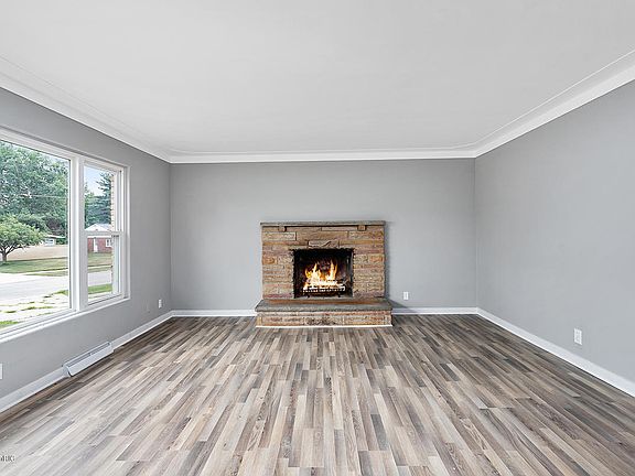 3rd image of 4559 Curwood Ave SE