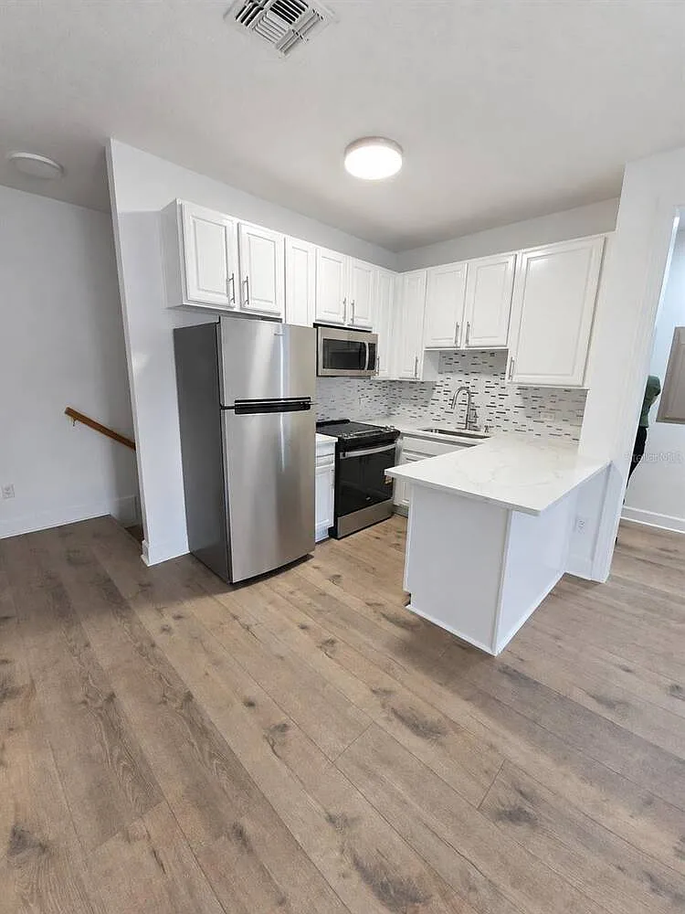 1 bed, 1.0 bath, 600 sqft, $1,800 — Photo 2