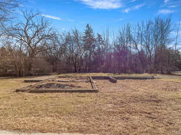 13450 Pardee Rd, Taylor, MI 48180