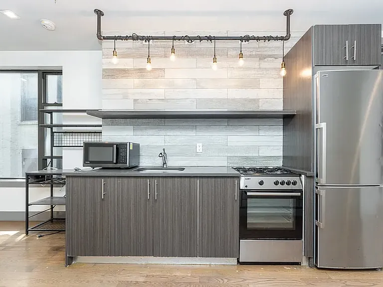 1649 Summerfield St #2D — Photo 2