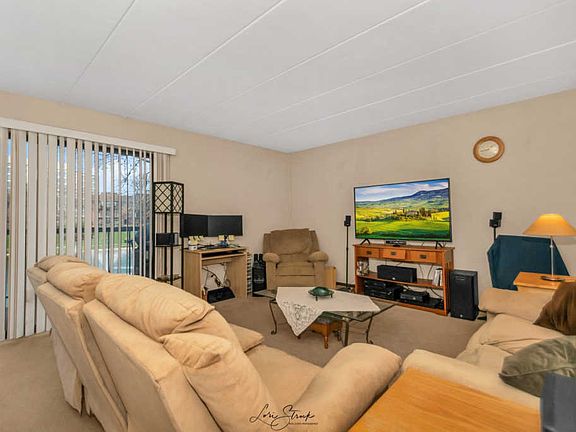 3rd image of 20 E Fountainview Ln #2-B