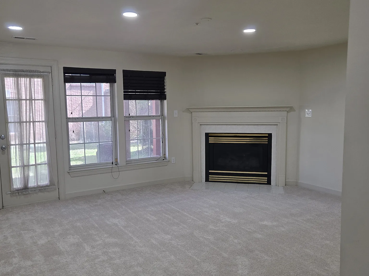 4 bed, 2600 sqft, $3,750 — Photo 4