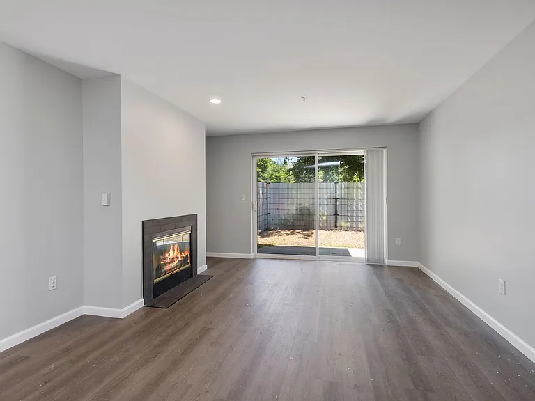 Interlake Apartments — Photo 6