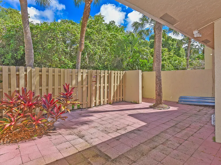 1400 NW 9th Ave #B-8 — Photo 27