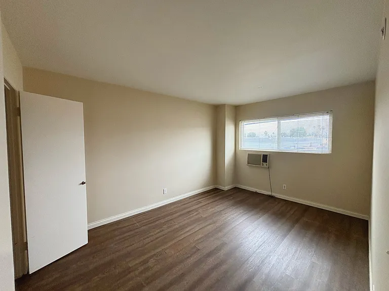 8740 Owensmouth Ave #15 — Photo 11