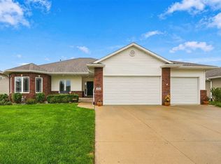 2050 Rosewood Ridge Dr, Marion, IA 52302